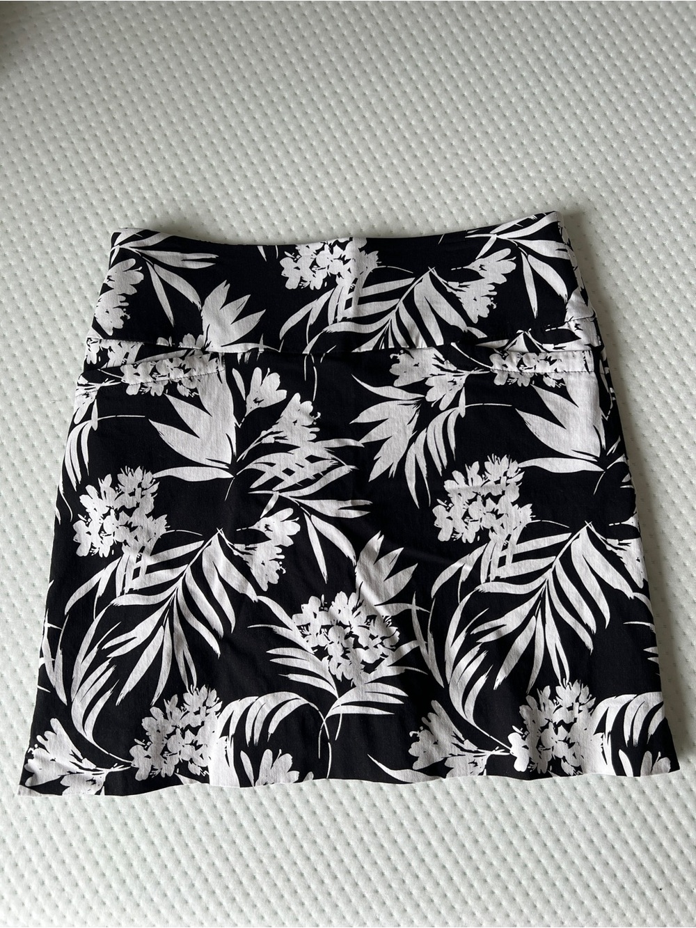 S.C & Co. Black/White Floral Tummy Control Pull On Skort Sz M NWOT Pickleball